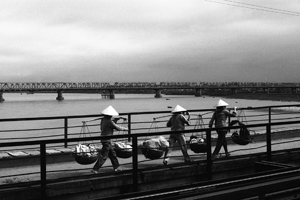 Viet Nam Bridge Crossing 01 c. Patrick Vian&egrave;s 2006