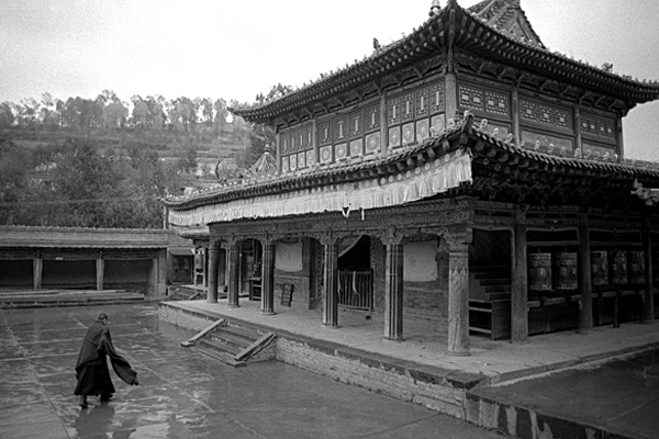 Monk and Temple 01 c. Patrick Vian&egrave;s 2006